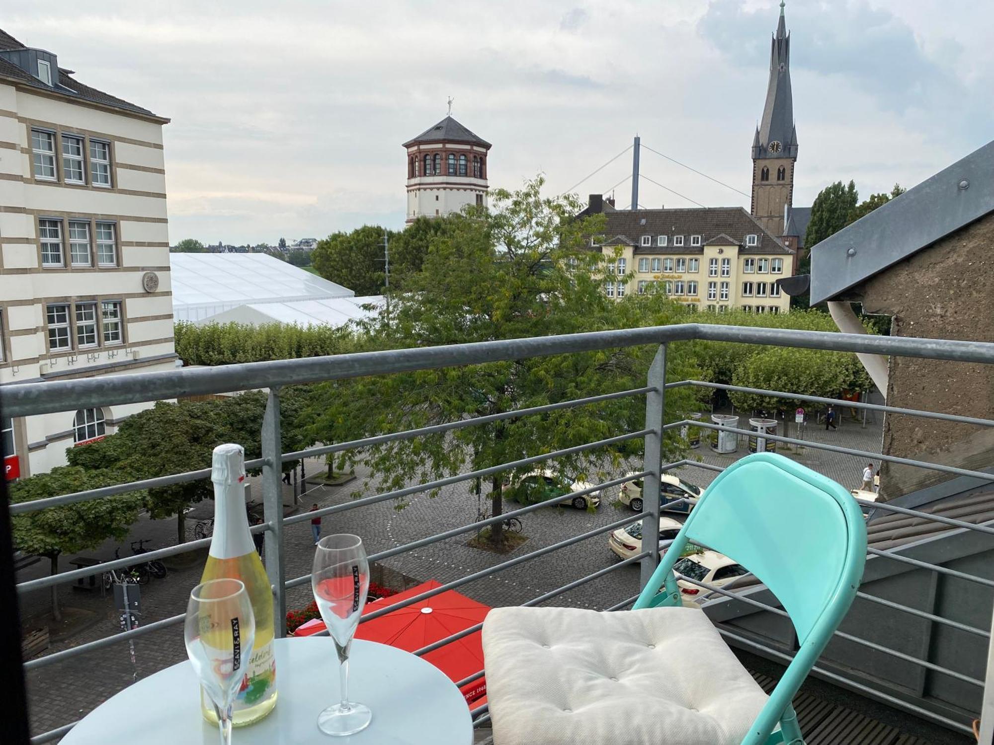 Avi City Burgplatz Apartments デュッセルドルフ エクステリア 写真